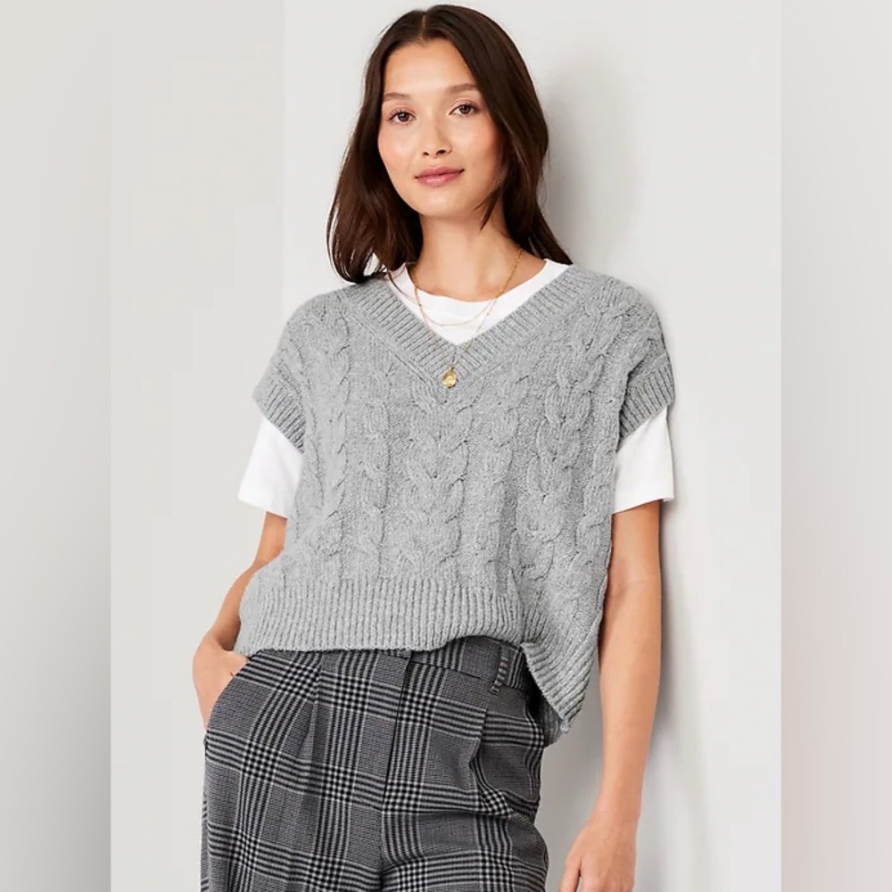 Old Navy Women's Light Gray Cable Knit V-Neck Sweater Vest